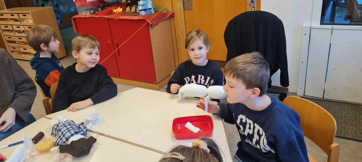 Nähen mit Nadel und Faden